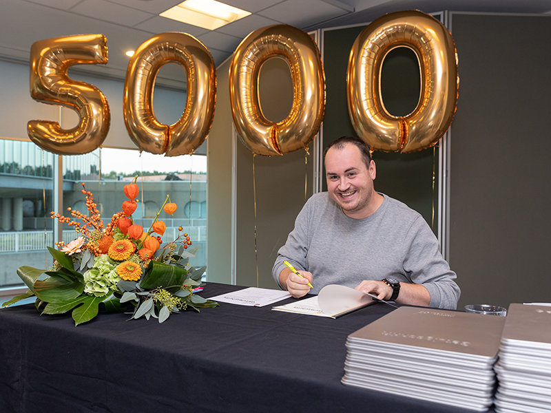 Darren van Geffen ontvangt het 5000ste diploma in Almere